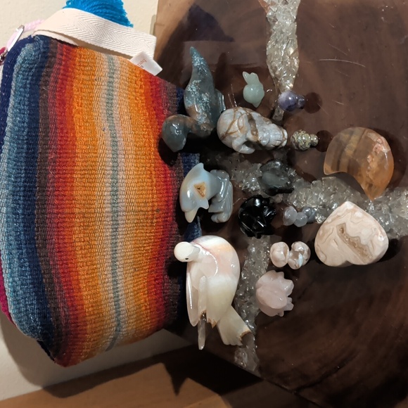 Stone Animal Carvings; Jasper, Rose Quartz, Labradite, Agate etc with Woven Bag - Picture 13 of 16